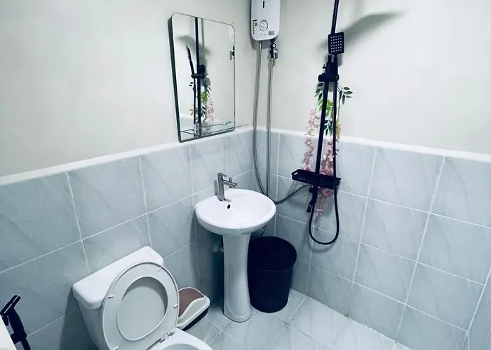J&j Mactan With Netflix, Pool & Paid Parking Apartment